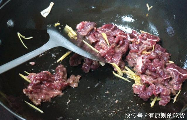 炒牛肉，最忌放一种调料，多数人不注意，难怪牛肉不香嫩