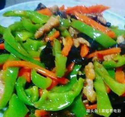 青椒|美食推荐油豆腐炒辣椒、番茄焖排骨、青椒木耳肉丝、土豆酱鸡块