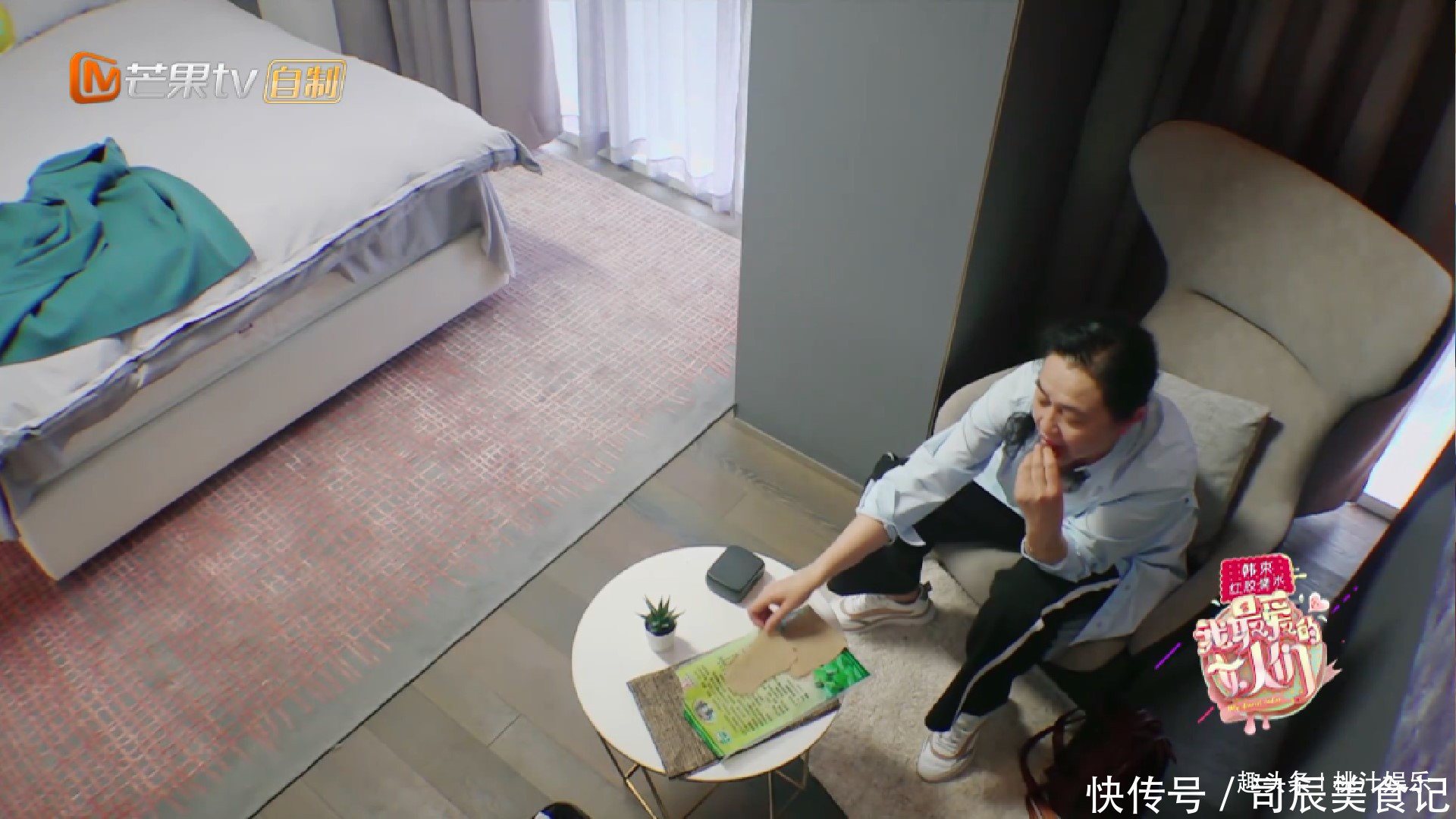 吃水果|相比杨烁家早餐吃水果配煎饼,钟丽缇家吃9道菜,巧克力包是焦点