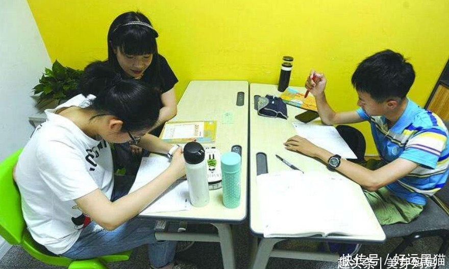 年级|花20万帮儿子补课,补成年级第一的妈妈,成了邻居口中的笑柄