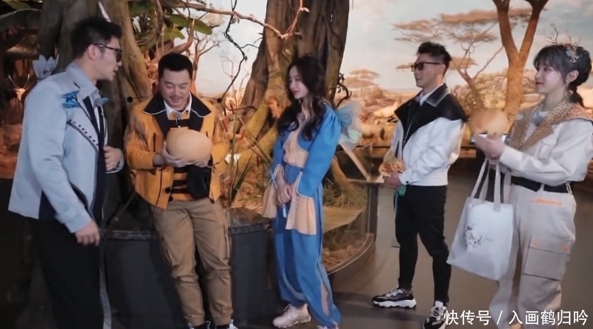 跑男 宋雨琦砸baby脸吐口水后,后台拿开水倒助理,有后台撑腰做事嚣张