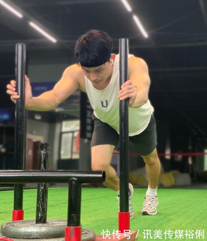 小哥|鼻子高又挺的肌肉小哥，最近练的勤，纬度真的又大很多！