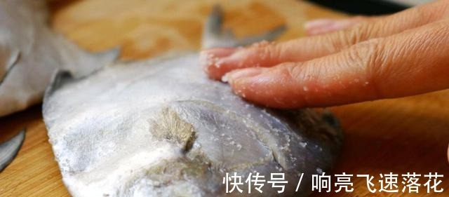 鲳鱼这样做，酥脆可口，鲜嫩好吃，老人孩子都能吃！
