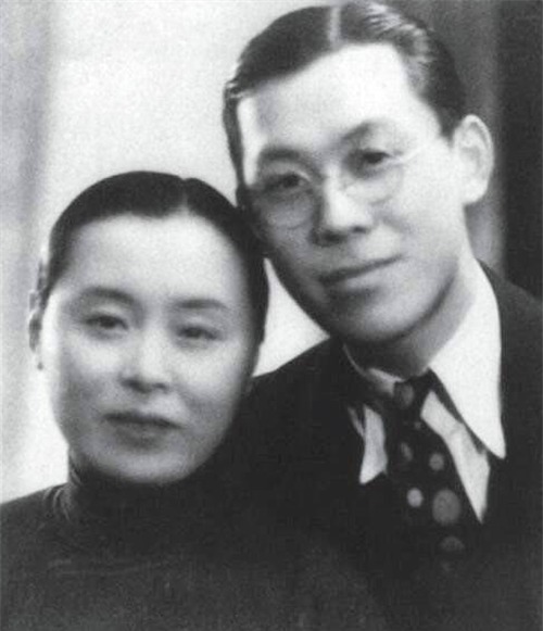 民国最好哥哥,妹妹因裹脚大哭,哥哥心疼:不裹了,嫁不出去我养