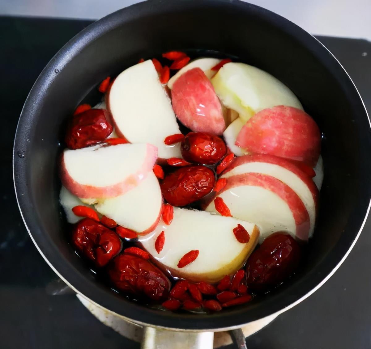 春天，红枣和苹果是绝配，每天早上来一碗，营养又减脂，真不错