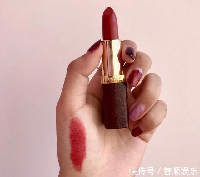 “港风色”更适合黄皮,素颜涂都很显白,关键是气质拿捏到位!