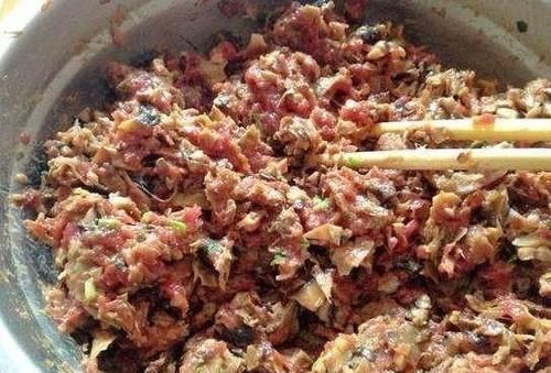 退休伙夫:调饺子馅儿时,这3味缺一不可,不然饺子又干又柴