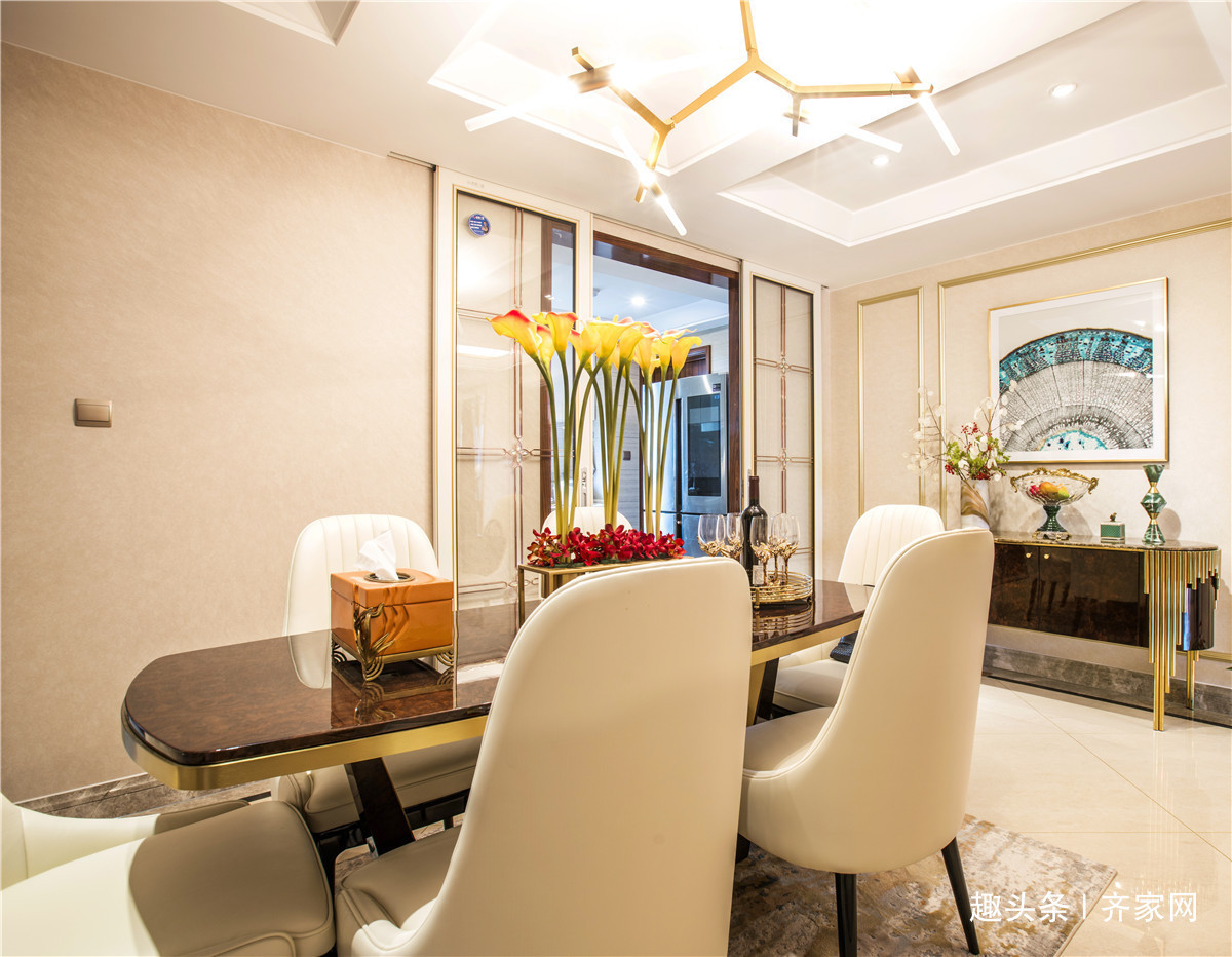 轻奢|美式轻奢三居,金属元素光泽感与设计交融,营造雅致与奢华!