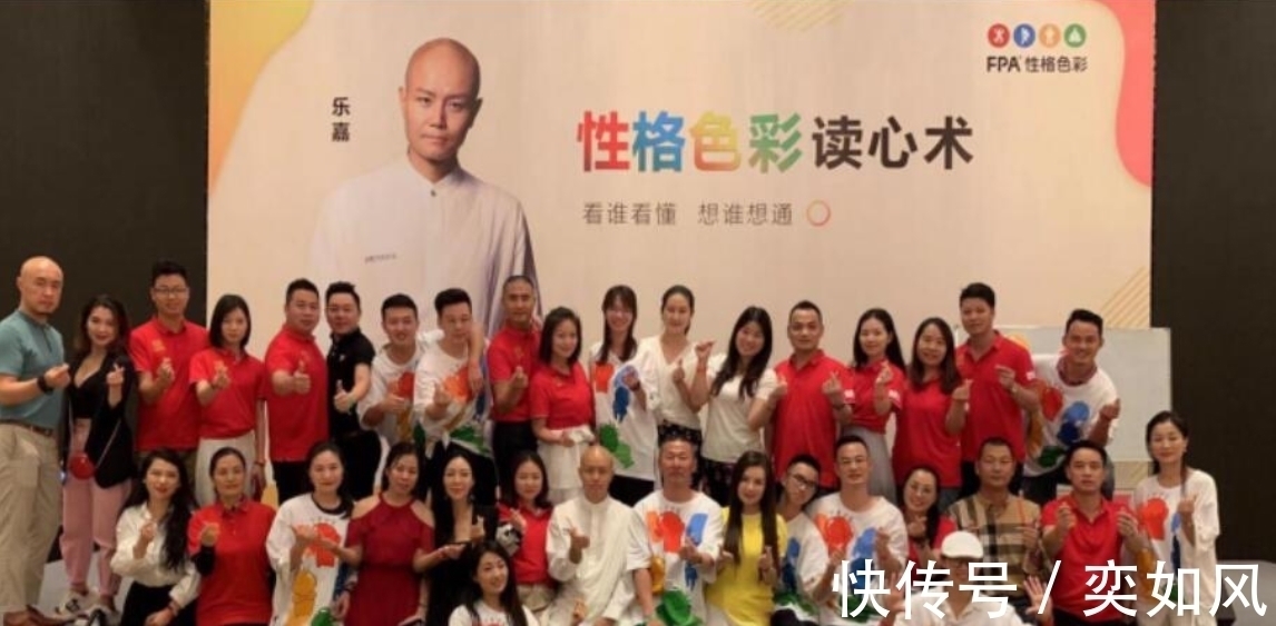 看完樂(lè)嘉的老婆，再看涂磊的老婆，一個(gè)才女，一個(gè)低調(diào)