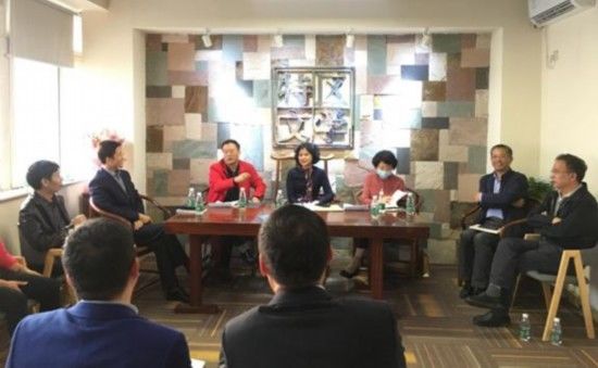  搭建|诗人程华：在文字与数字之间搭建桥梁