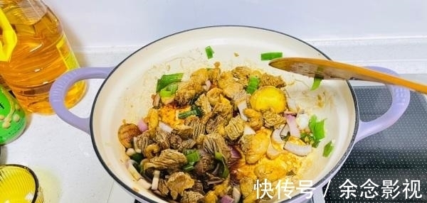 番茄金针菇牛腩|牛腩和番茄才是黄金搭档，肉质紧实，味道浓郁，搭配米饭，超爱吃。