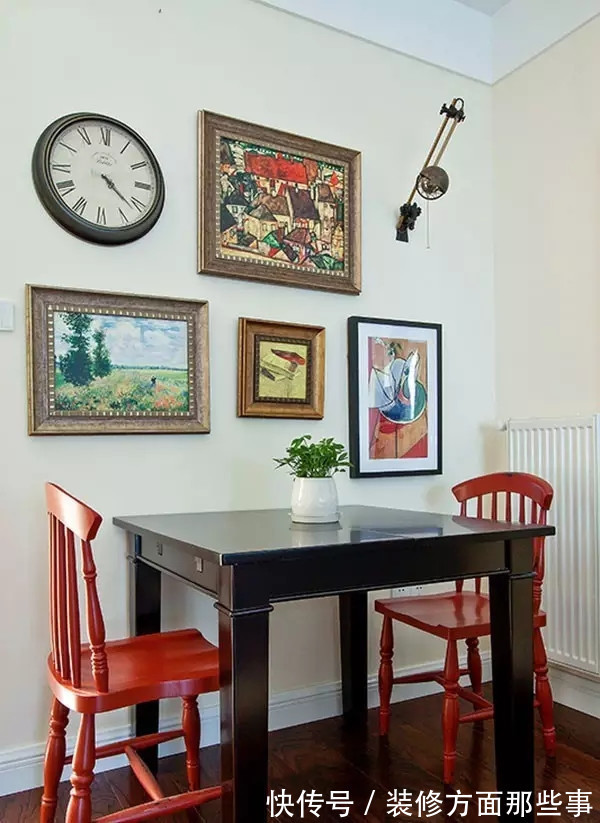 韵致|120平美式三居室墙面挂着中国画,阳光照到墙上,别有一番韵致