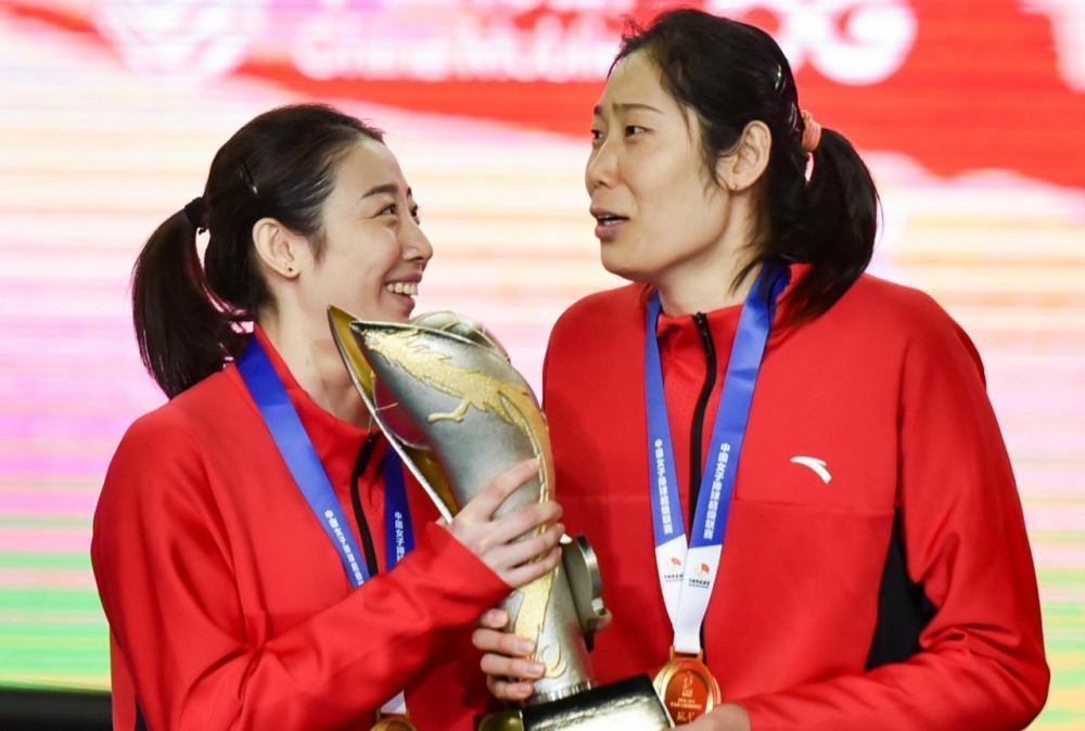 中国女排国家队|女排白金一代说再见!12位功勋只剩3人坚守,9大冠军已各奔东西