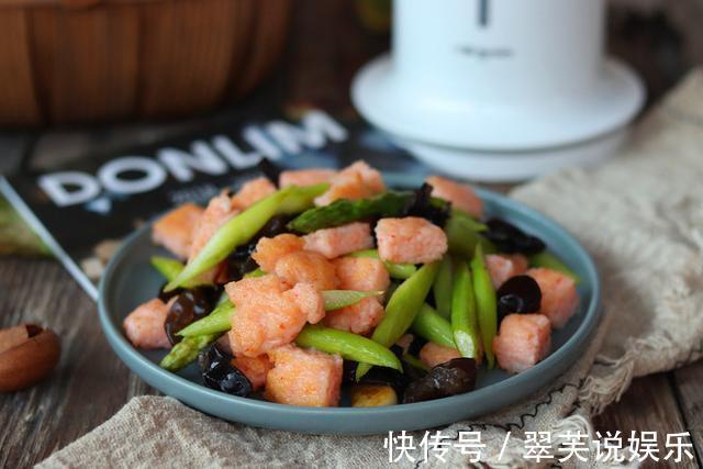 芦笋要换个做法吃！吃芦笋配上这个，味道好吃到爆，2盘都嫌少！