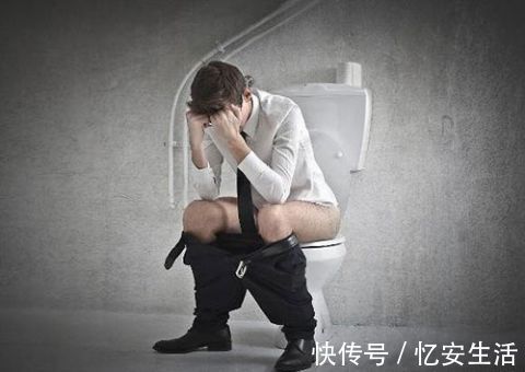 排便|这4种食物会给肠道“添堵”，被便秘困扰的人不妨少吃点