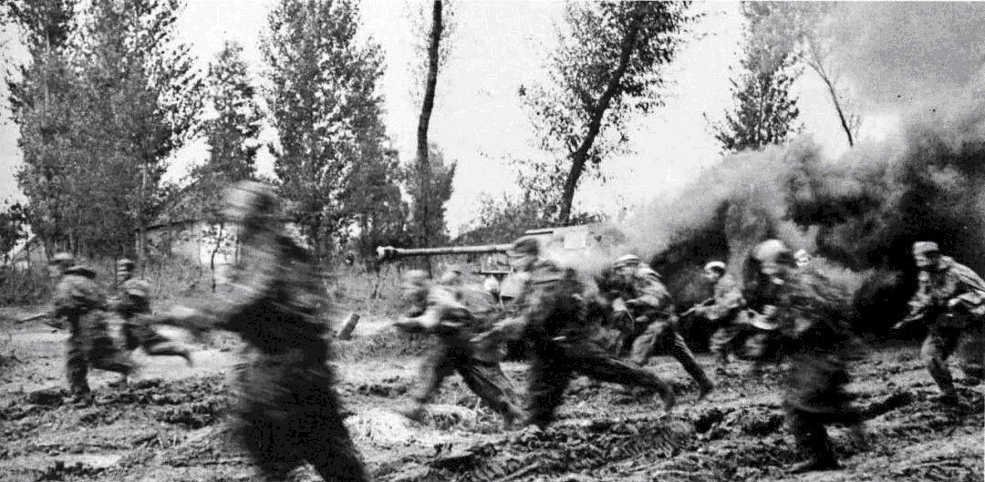 二战|二战16岁小德军被俘，美军少尉问其想怎么死，所回4个字让人心酸