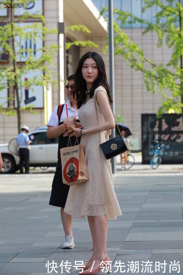 吊带紧身连衣裙,展示性感好身材,时尚潮流有魅力