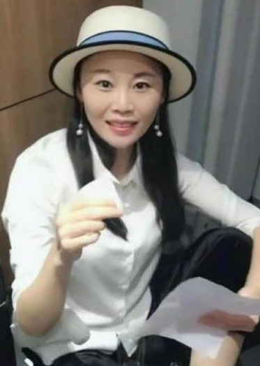 徐桂花|被封杀后的草帽姐,昔日风光不再,现回农村卖起了葡萄