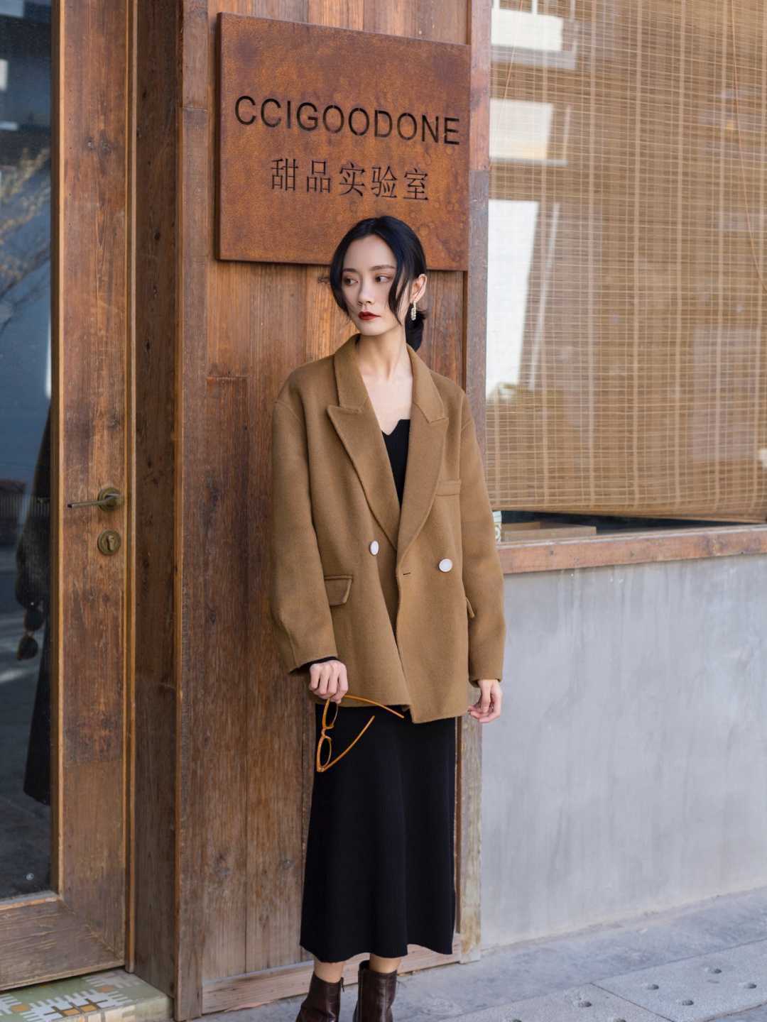 小姐姐|~小王~长款大衣太容易撞衫了怎么办?别怕,用短款毛呢代替它也可以很美