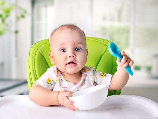 味蕾|辅食添加是不是越早越好适时添加很关键