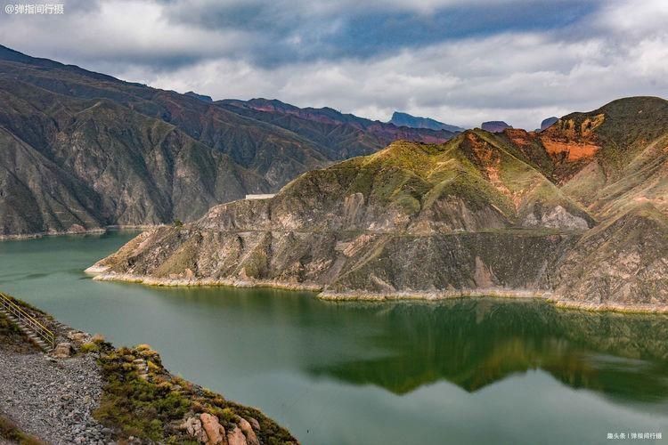 西北第二大水电站，修建在黄河上游，坐拥美如仙境般的美景