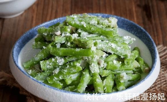 干面粉|夏天豆角多，别只会炒着吃，教您一个别样做法，好吃不油腻营养高