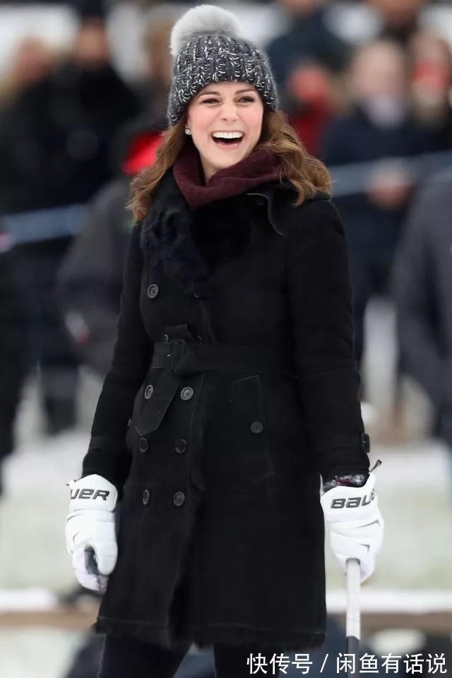 穿搭 凯特妹妹比姐姐还显老,两人同穿“黑大衣”,相差2岁气质也不同