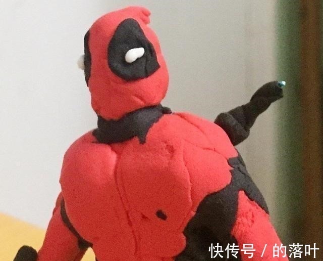 死侍|廉价版漫威手办,蜘蛛侠化为废墟,钢铁侠怀上双胞胎