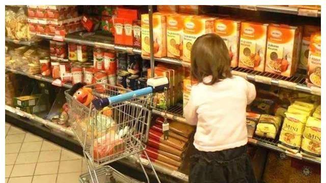 小艾|“是你小孩偷了东西,不信让我们搜身”,妈妈一开口工作人员放行