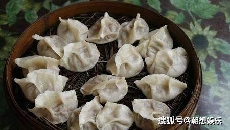 蒸饺子|蒸饺子时，很多人方法错了，难怪饺子干又硬，不会就学着