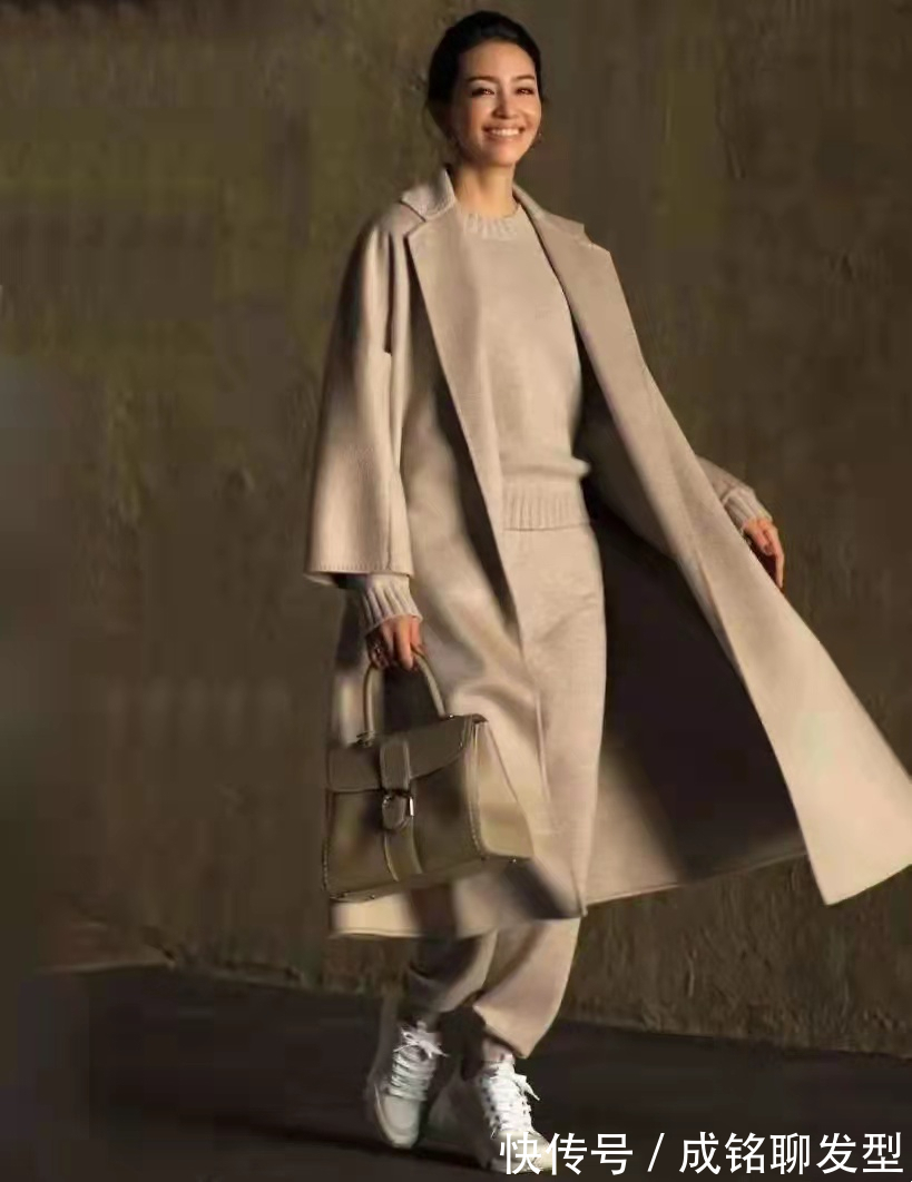 卫衣|知性又气质!大龄博主这几种大衣穿搭法,时尚减龄,适合中年女人