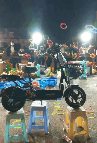 |搞笑GIF趣图:这是谁家的宝藏女孩,我承认我酸了