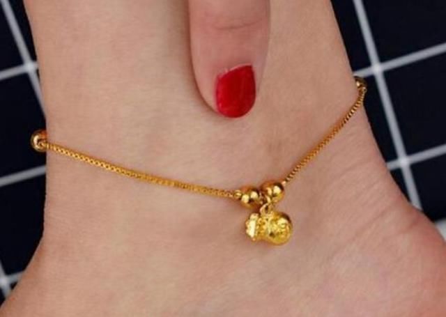 金脚链|女儿第一天上幼儿园,“金脚链”就不翼而飞,宝妈怒找老师反被打脸