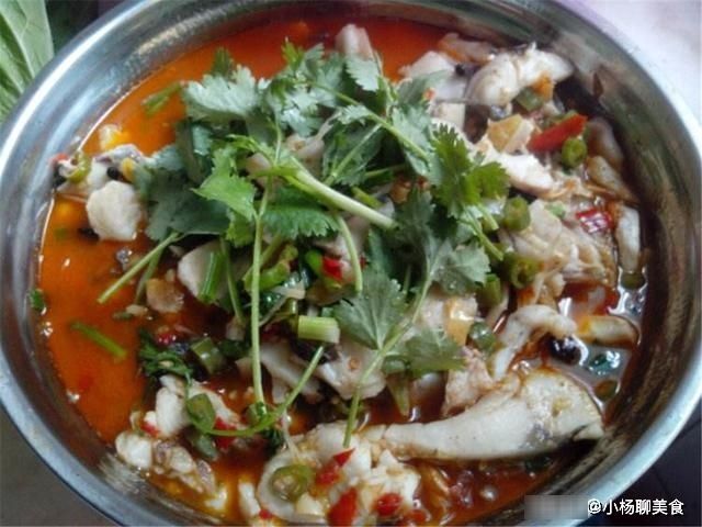 水煮鱼|家常水煮鱼的做法，鱼肉鲜香滑嫩，小孩老人都爱吃