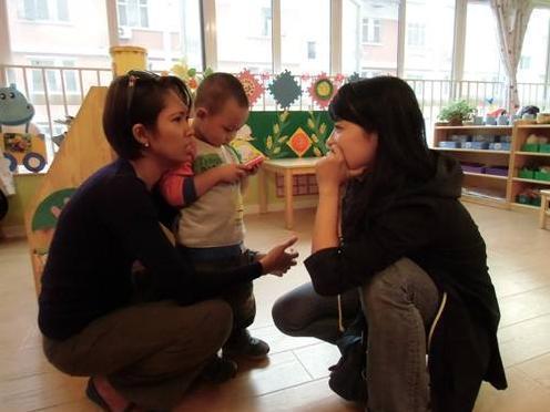 幼儿园|孩子2000块裙子被扯坏，宝妈照价索赔后，女儿在幼儿园被孤立