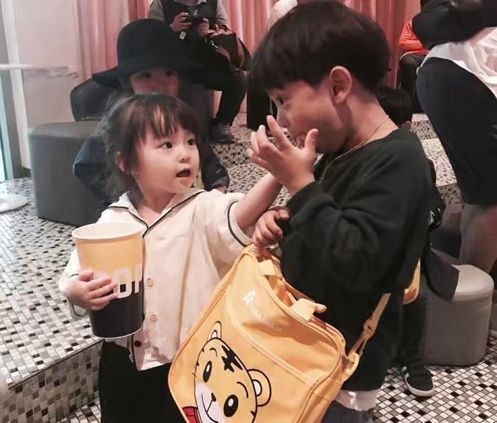 甜丧·低糖·动漫情头:全世界都坠入爱河,就我一个人还在岸上。