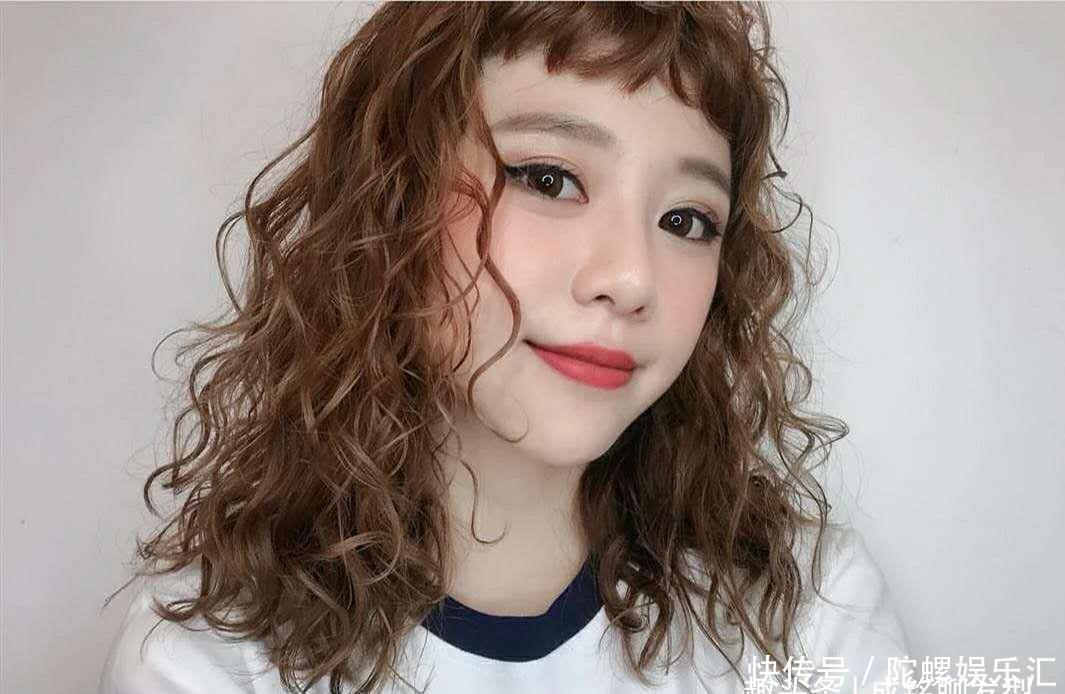 造型品 烫发后每天怎么打理?冷烫湿发造型,热烫干发造型,发型更有型