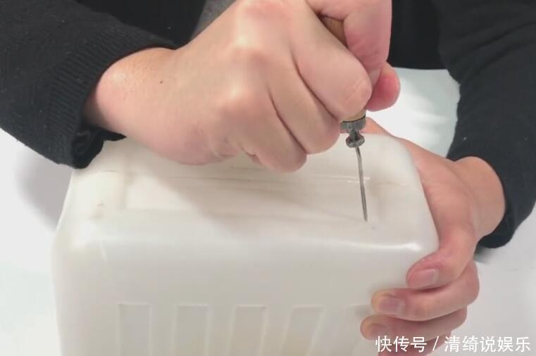 塑料桶|塑料桶这样剪一剪，用来收纳洗漱用品超实用，家家户户都用的到！