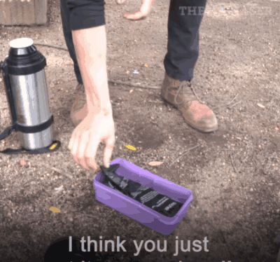 阿列克薩|為了驗(yàn)證商場(chǎng)測(cè)體溫是不是形式，油管博主把腦門捂到48度