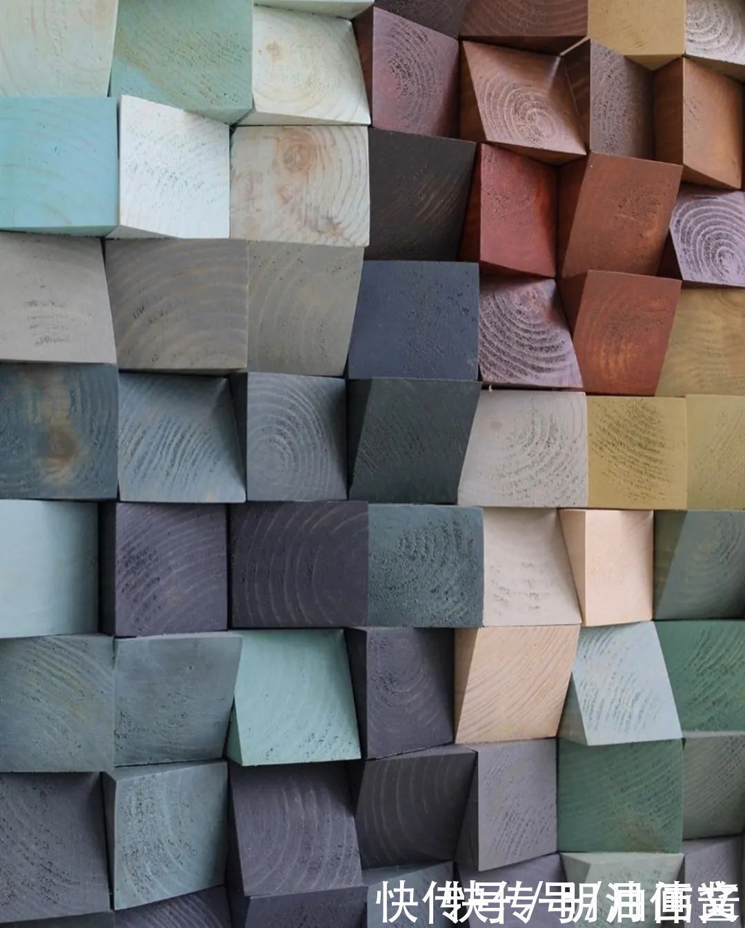 艺术品|用425个木块，组成让人看不懂的作品，艺术家：你离远点看