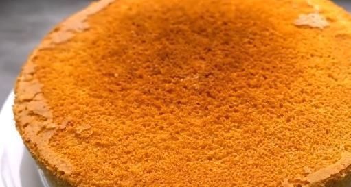 不用烤箱,不用打蛋器,教你做蓬松的金黄色蛋糕