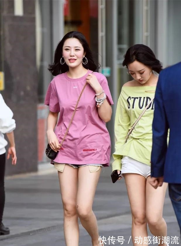 女生 基础款短袖T恤,搭配短款潮酷,漂亮可人又青春!