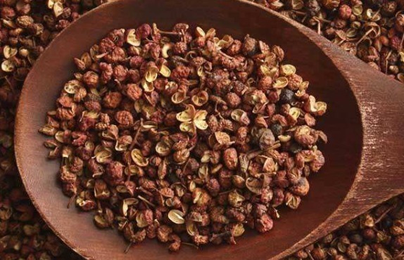 调味品|一把花椒可治疗5种病,赶走一身湿气,到了80岁也满头黑发!