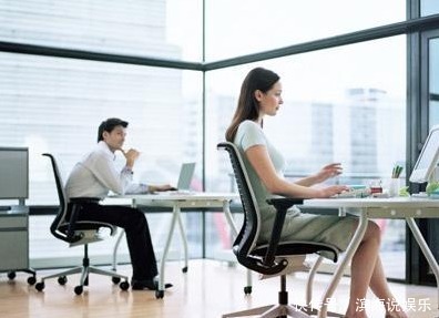 “肝毒”太深,“脸上”有3种表现,排除肝毒,按一穴、吃三蔬