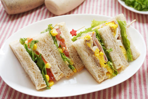 简易版，早餐三明治的做法，简单方便，不耗时间，营养丰富