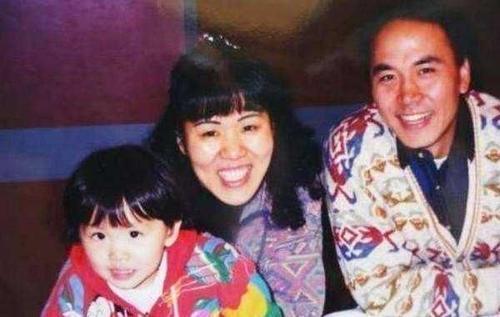 珍妮弗|郎平前夫为女儿15年不娶,年近60再婚生子,如今这样评价郎平