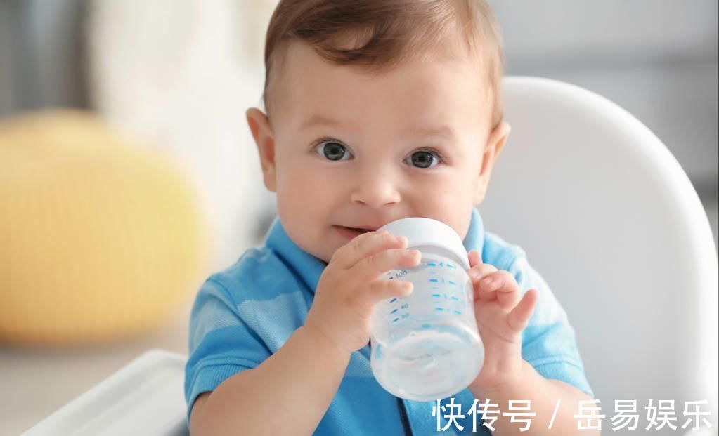 妈妈|新生儿出生后先喝奶还是水 喝错影响发育, 母乳少的妈妈别做错