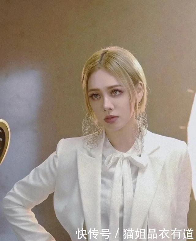 为什么穿衣“显老”?这4个雷区要避免,不管什么年龄女人都适用