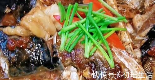 腌制|生啫鱼头这样做实在太好吃了,操作简单不放水,鲜香嫩滑腥味全无