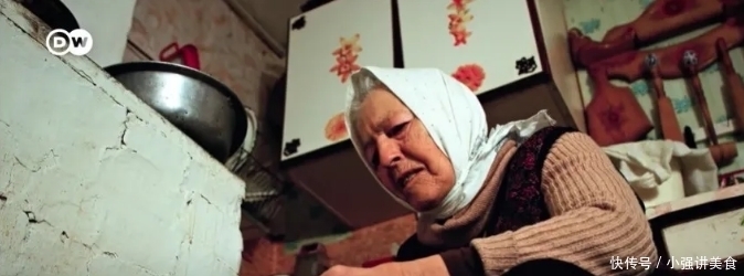老年|80岁奶奶独居贝加尔湖畔,零下40℃,出门靠溜冰,喝水靠凿冰,网友:是个狠人!